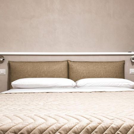 Dimora Flegrea Room & Breakfast Pozzuoli Bagian luar foto