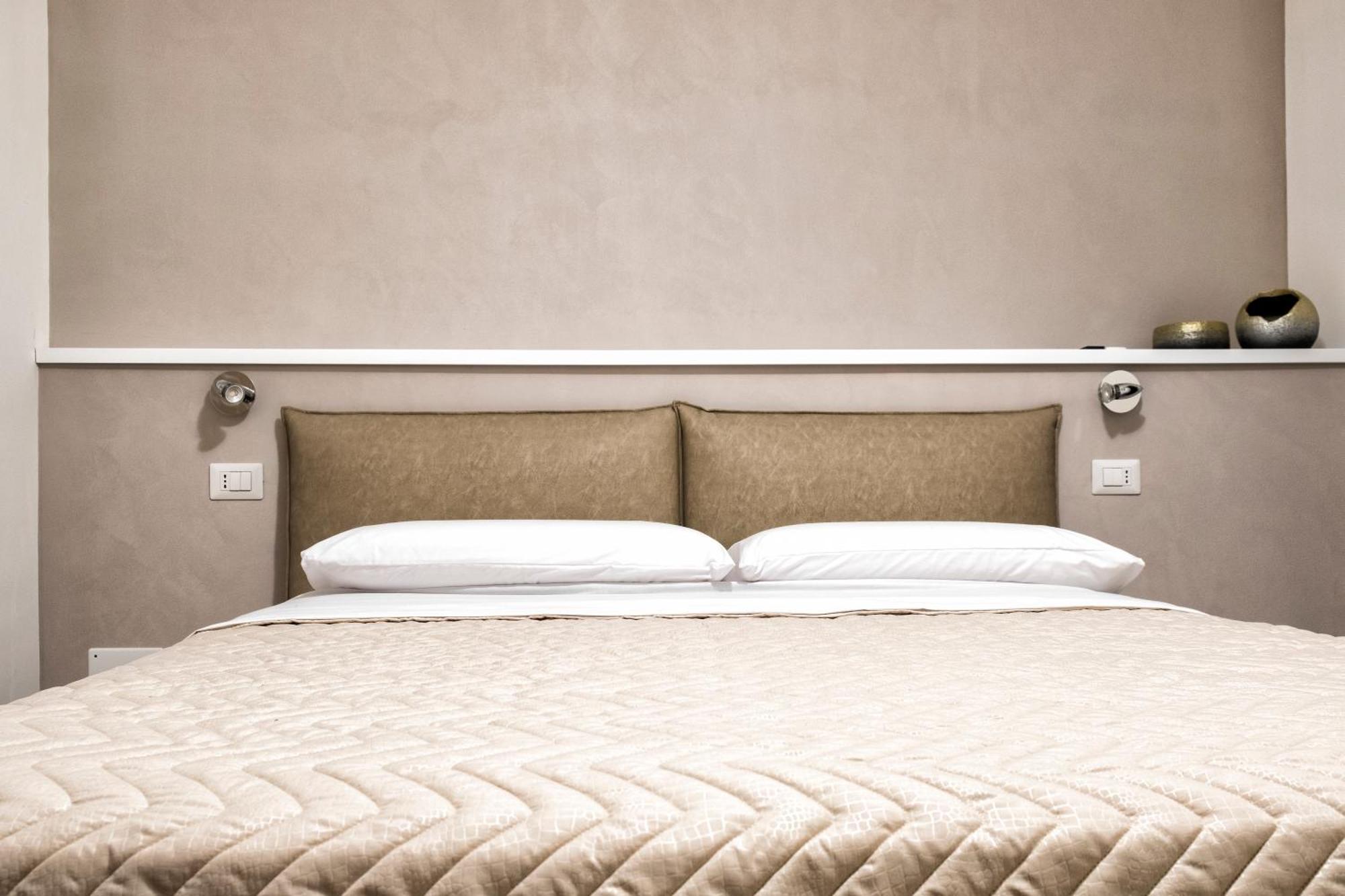 Dimora Flegrea Room & Breakfast Pozzuoli Bagian luar foto