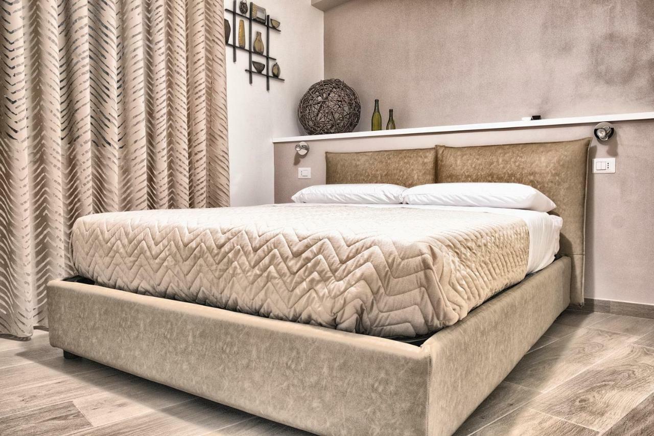 Dimora Flegrea Room & Breakfast Pozzuoli Bagian luar foto