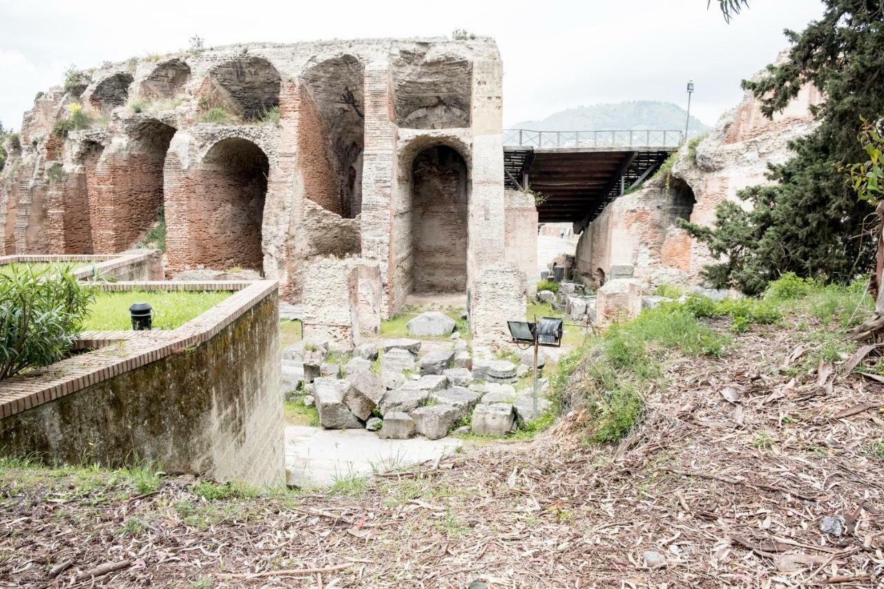 Dimora Flegrea Room & Breakfast Pozzuoli Bagian luar foto