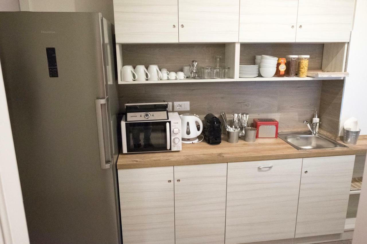 Dimora Flegrea Room & Breakfast Pozzuoli Bagian luar foto