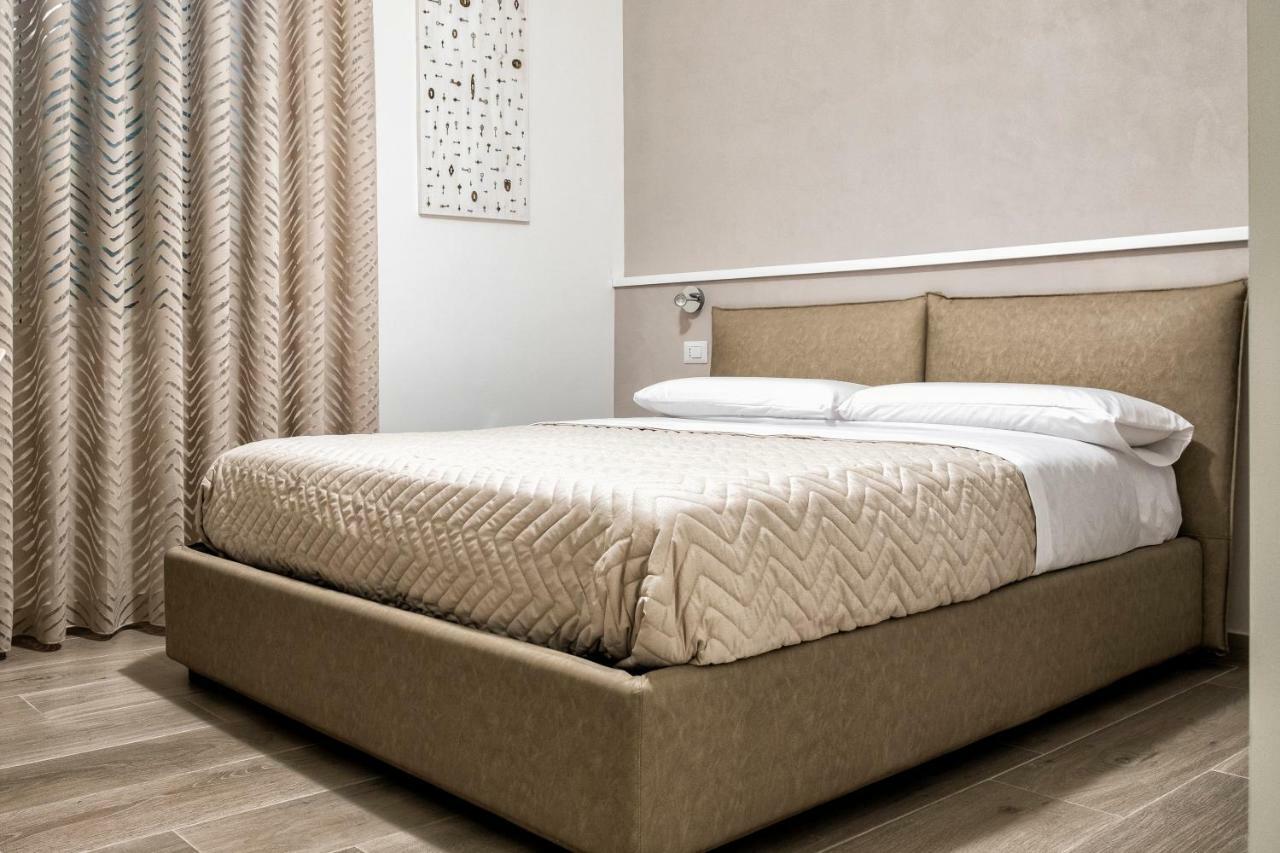 Dimora Flegrea Room & Breakfast Pozzuoli Bagian luar foto