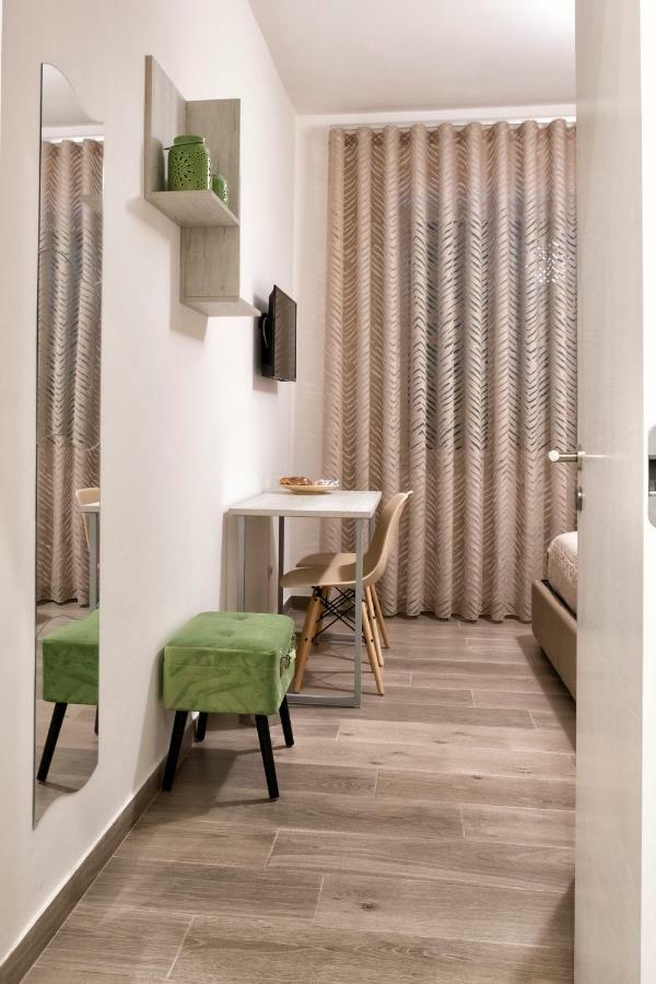 Dimora Flegrea Room & Breakfast Pozzuoli Bagian luar foto