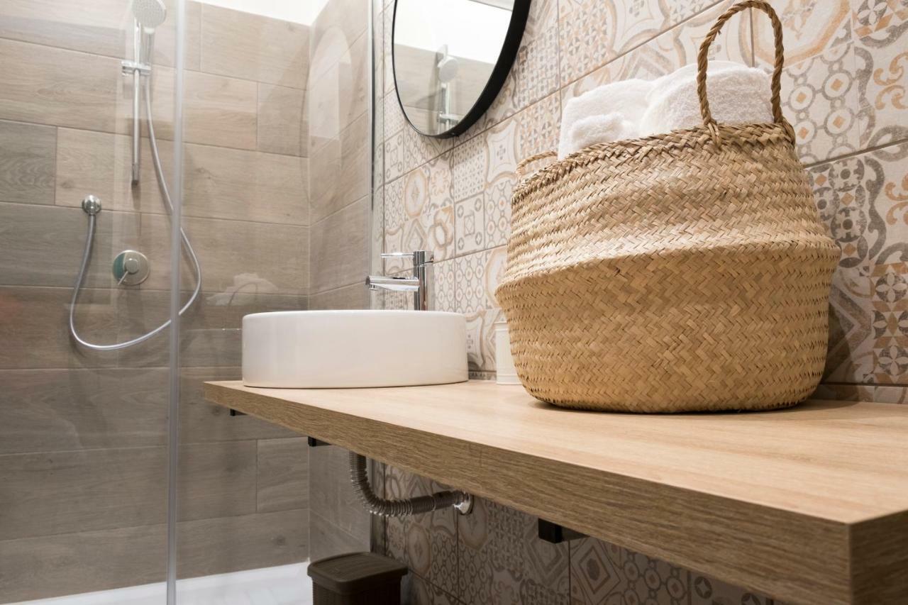 Dimora Flegrea Room & Breakfast Pozzuoli Bagian luar foto