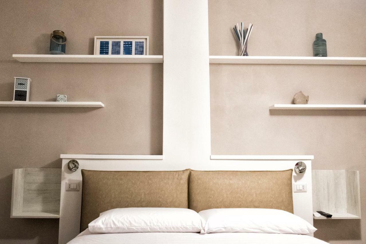 Dimora Flegrea Room & Breakfast Pozzuoli Bagian luar foto
