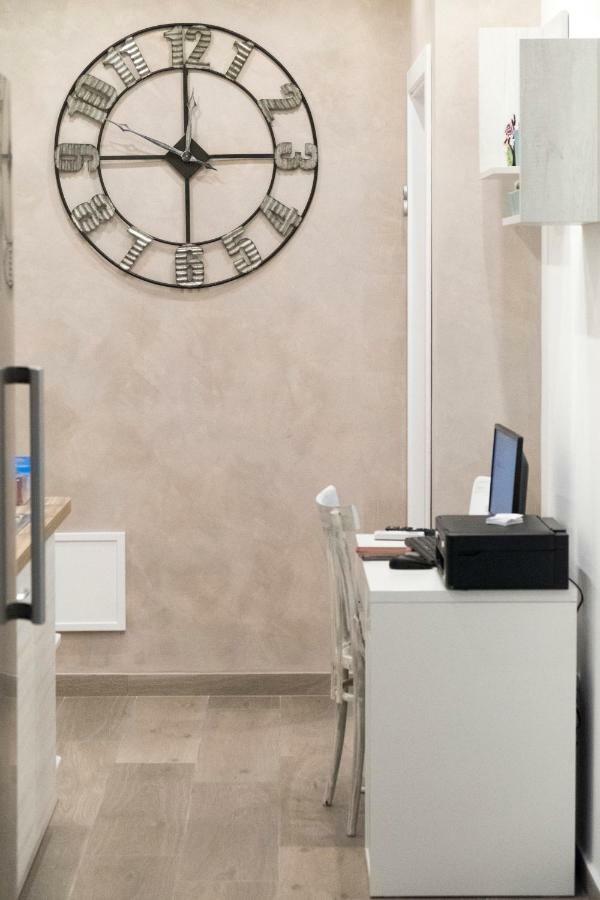 Dimora Flegrea Room & Breakfast Pozzuoli Bagian luar foto