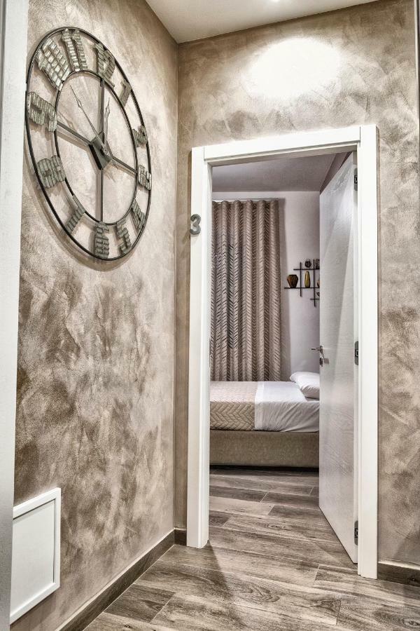Dimora Flegrea Room & Breakfast Pozzuoli Bagian luar foto