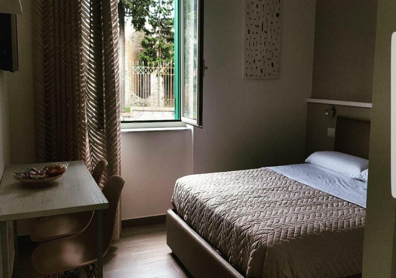 Dimora Flegrea Room & Breakfast Pozzuoli Bagian luar foto