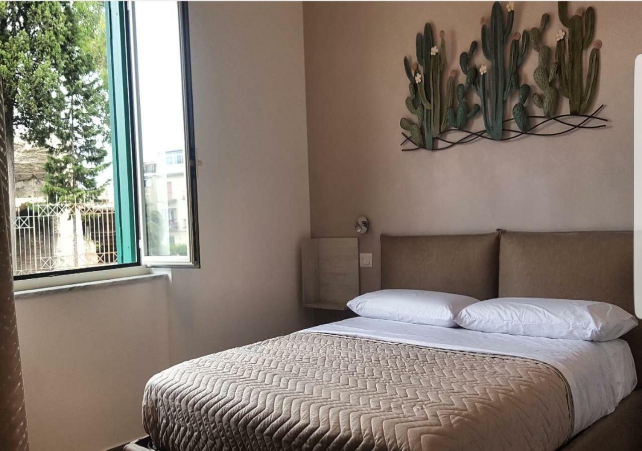 Dimora Flegrea Room & Breakfast Pozzuoli Bagian luar foto